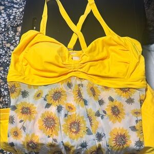 Yellow Floral Women's Swimsuit 2 Piece Size 24